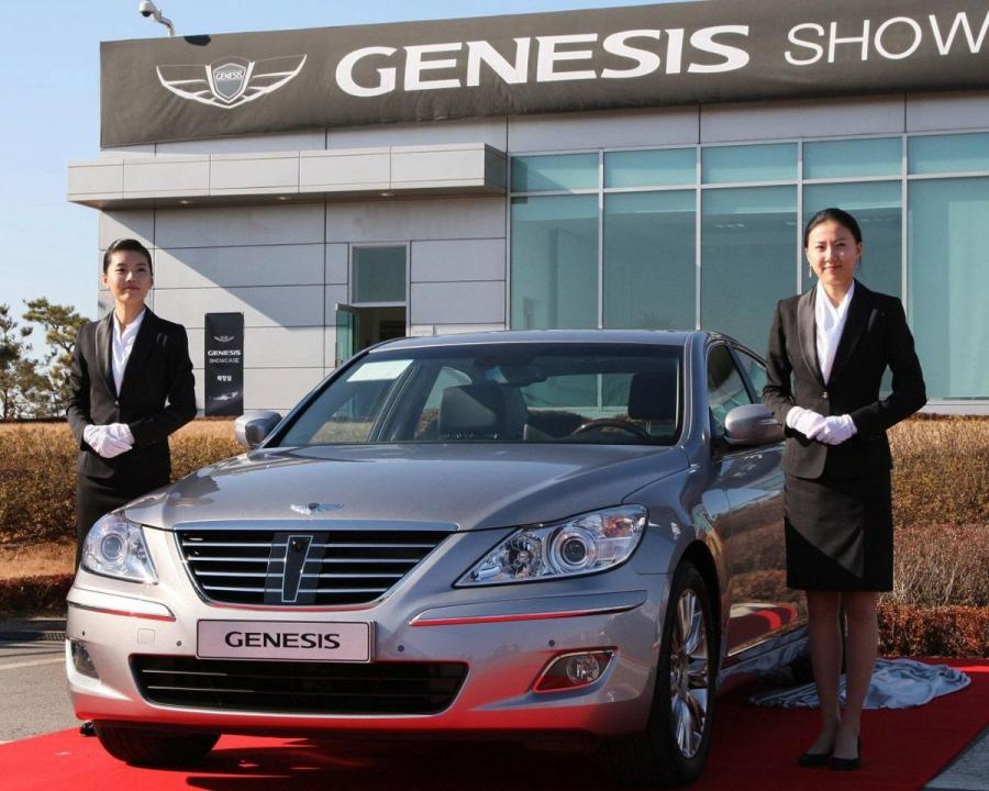  Hyundai Genesis Sedan 2008 года  (фото 2 из 4)
